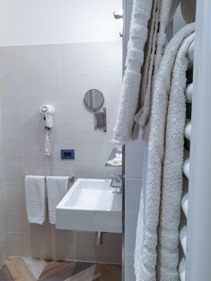Color Hotel Римини Экстерьер фото