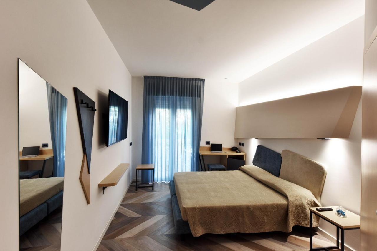 Color Hotel Римини Экстерьер фото