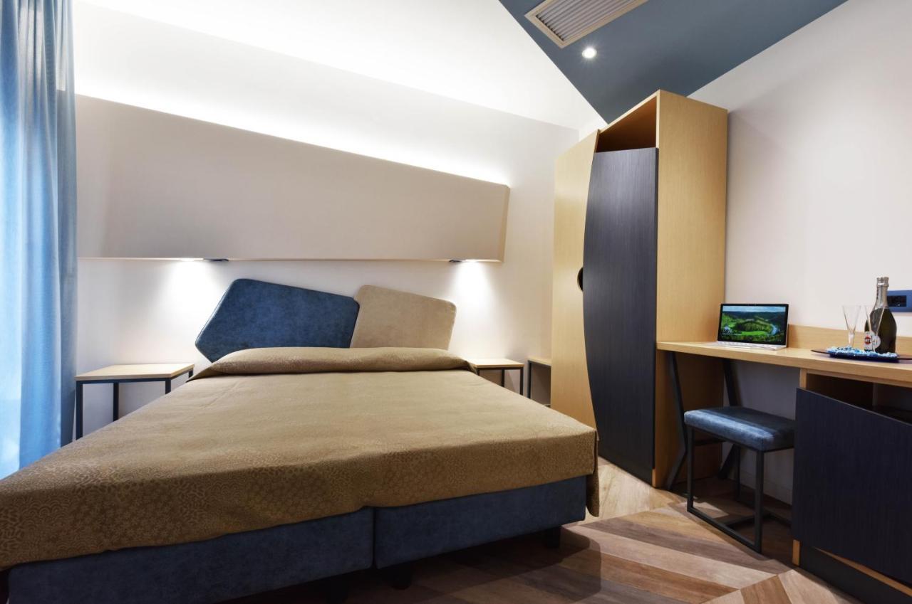 Color Hotel Римини Экстерьер фото